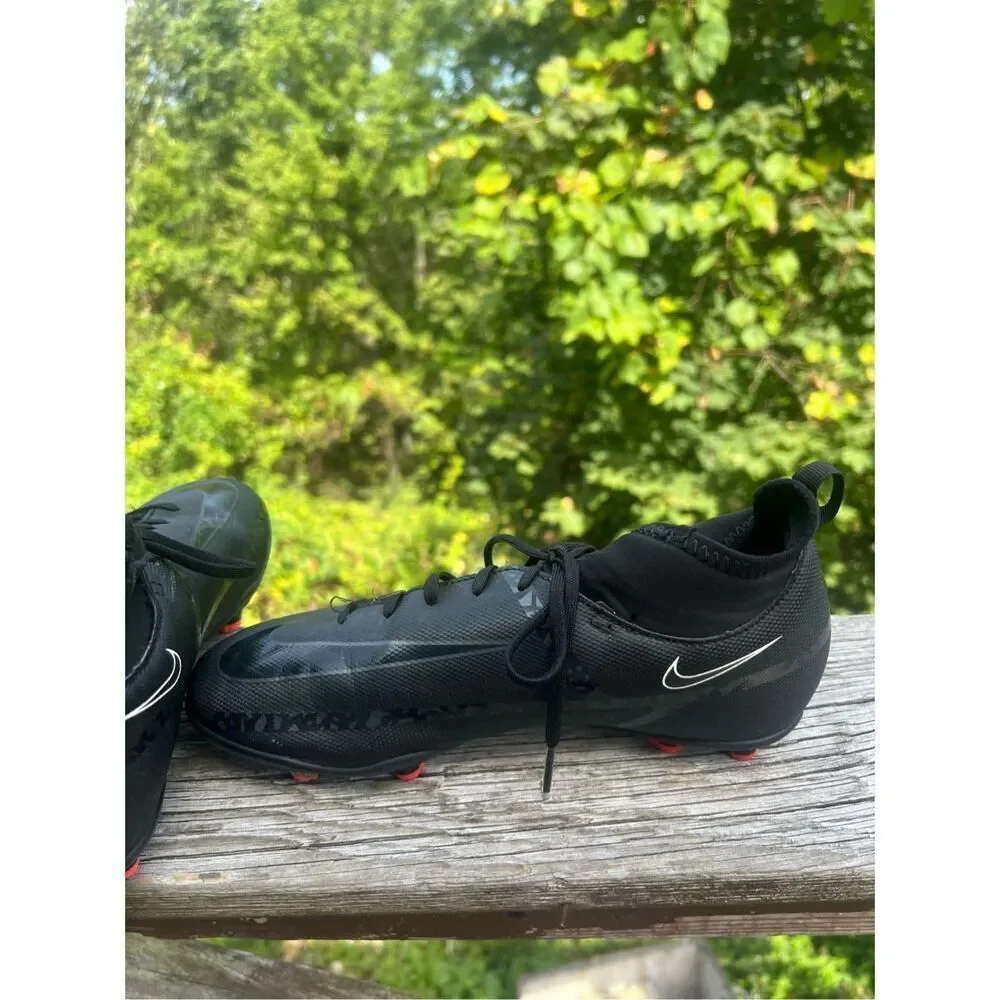 Nike Junior Phantom GT2 Club Dynamic-Fit FG - Black/Summit White/Bright Crimson